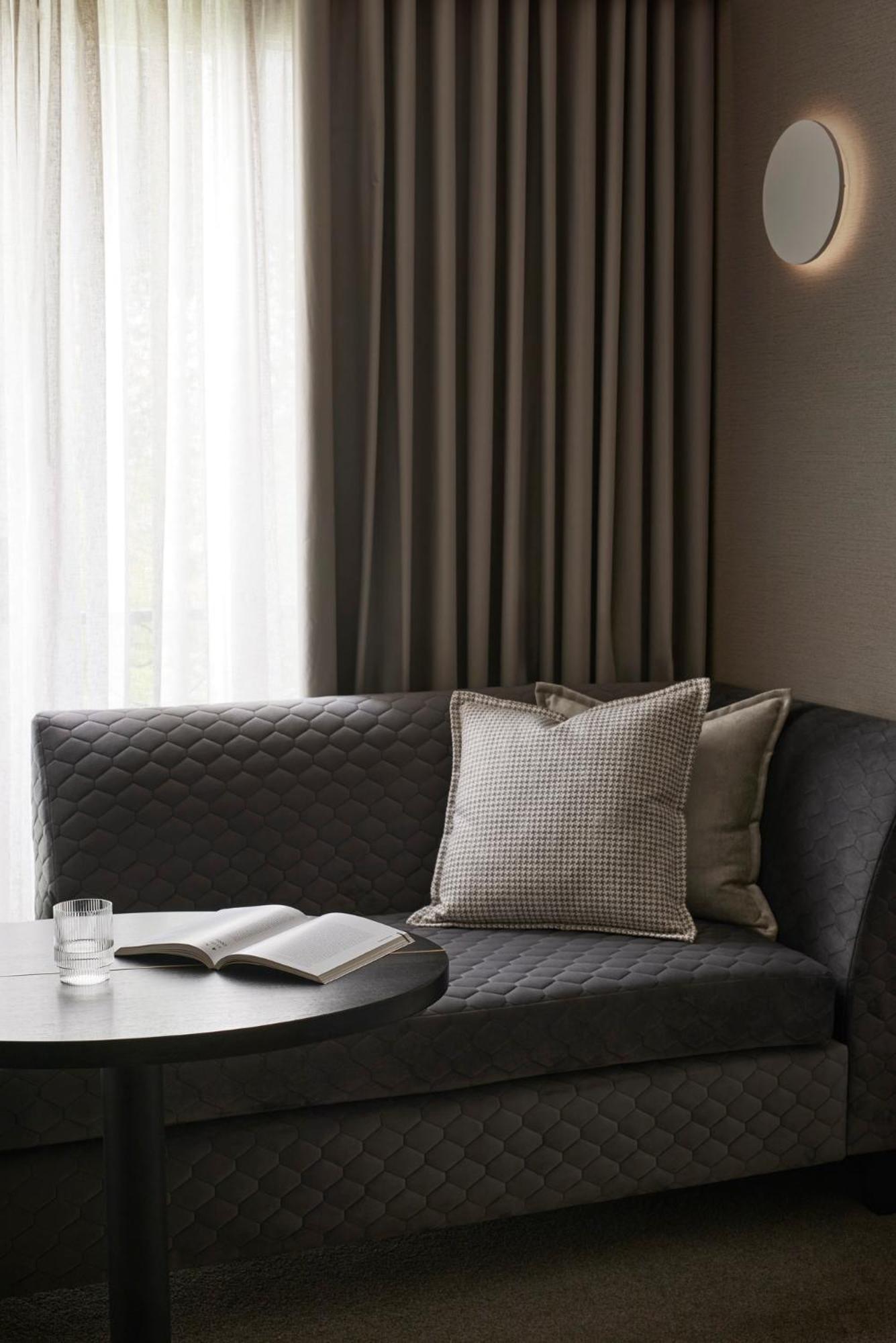 The Lyall Melbourne Quarto foto